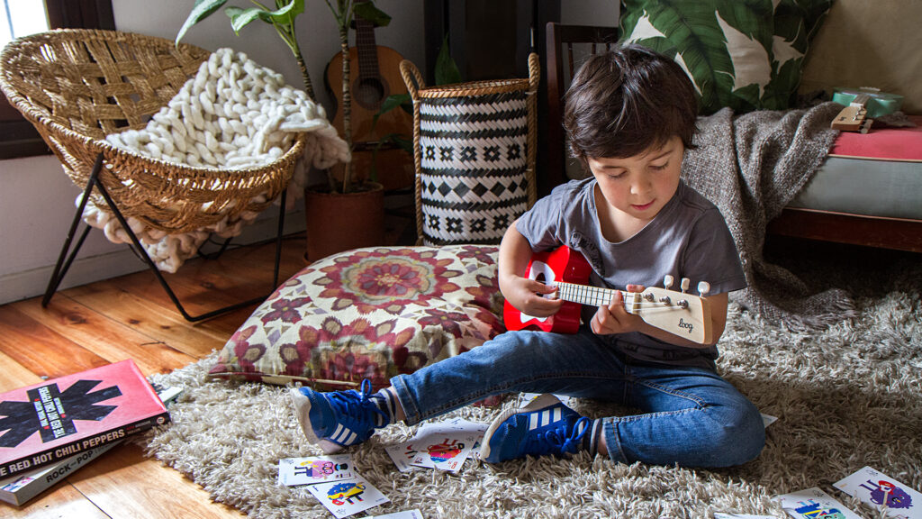 Mini Acoustic | Rosu | 3+ ani – imagine 5